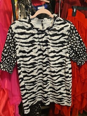 Black & White Contrast Zebra Print Top